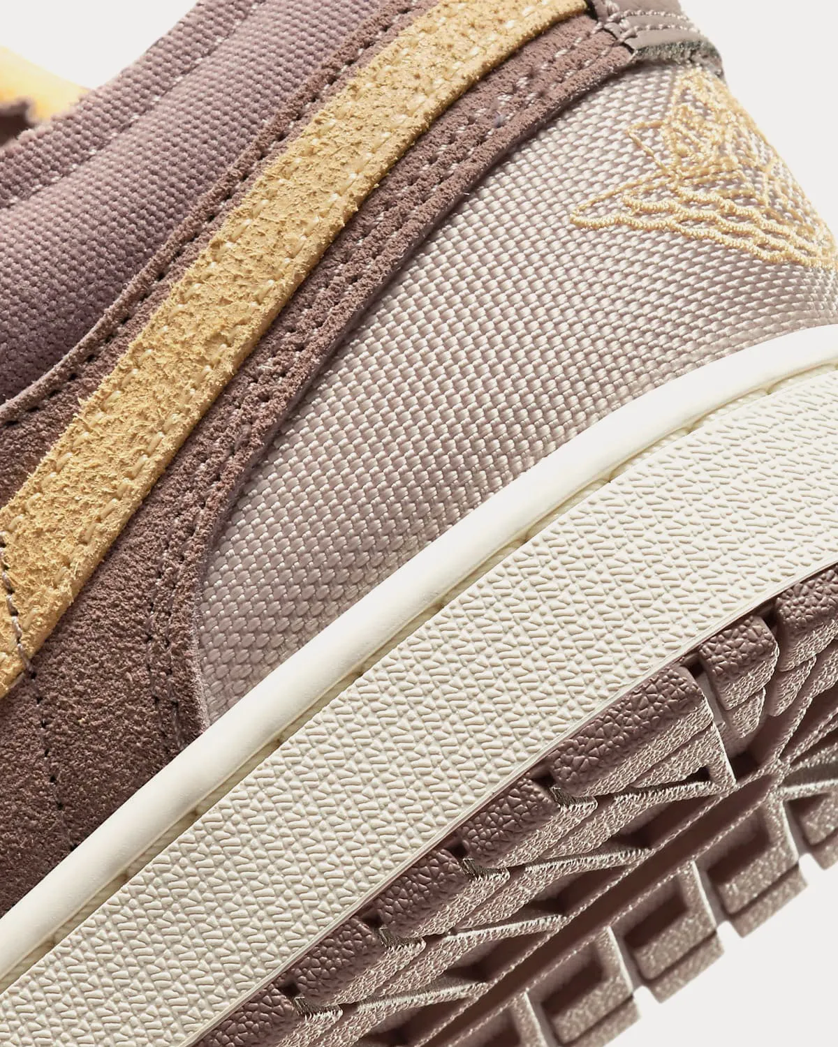 Air Jordan 1 Low SE Craft Taupe Haze / Celestial Gold / Fossil Stone / Mint Foam Low Top Sneakers