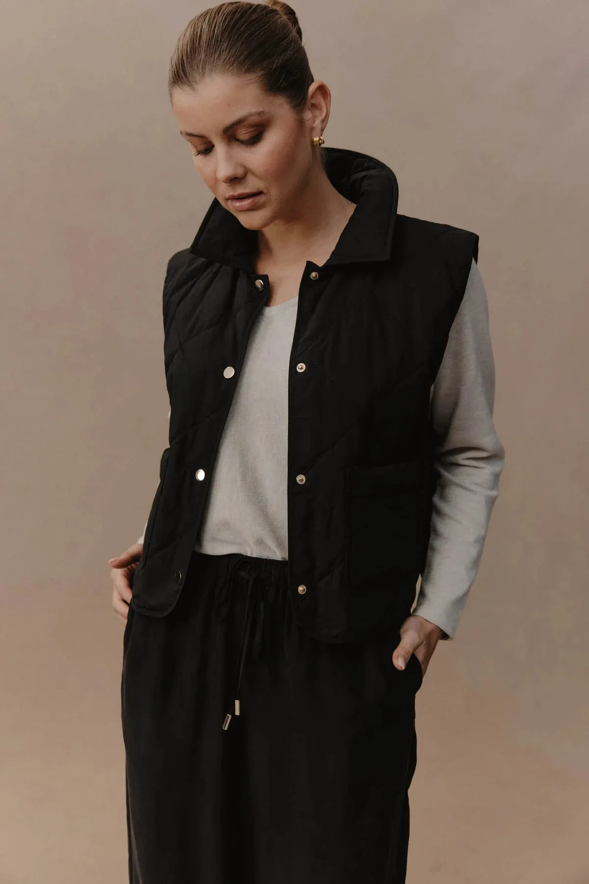 ARGO CROP VEST - BLACK