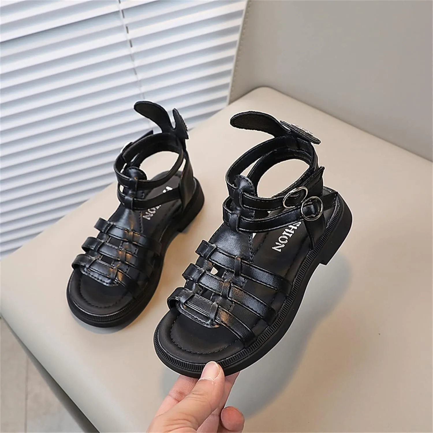 Girls Strapped Sandals Open Toe Fashion Lightweight Beach Shoes 2025 Outdoor Little Girls Soft Sole Flat Sandals