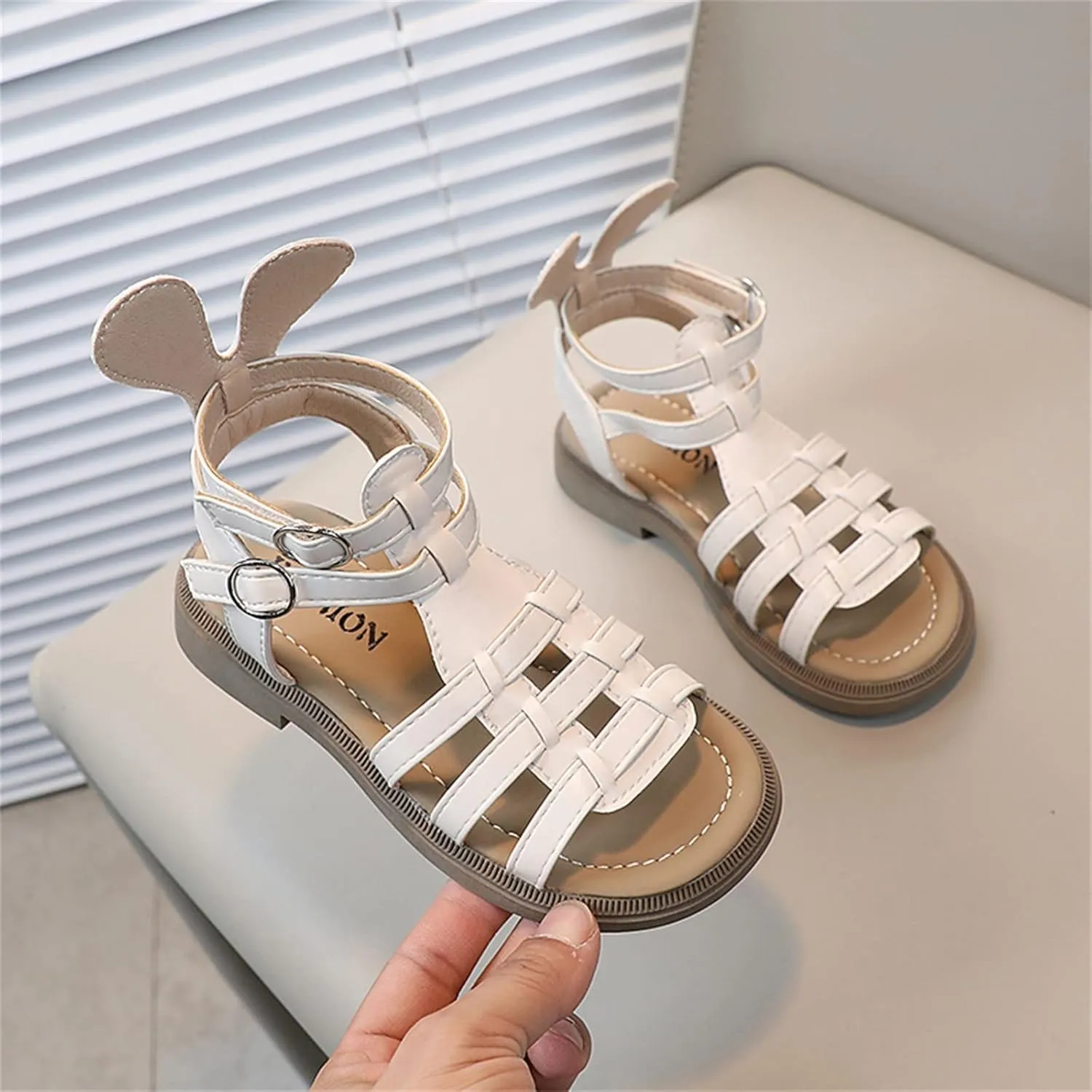 Girls Strapped Sandals Open Toe Fashion Lightweight Beach Shoes 2025 Outdoor Little Girls Soft Sole Flat Sandals