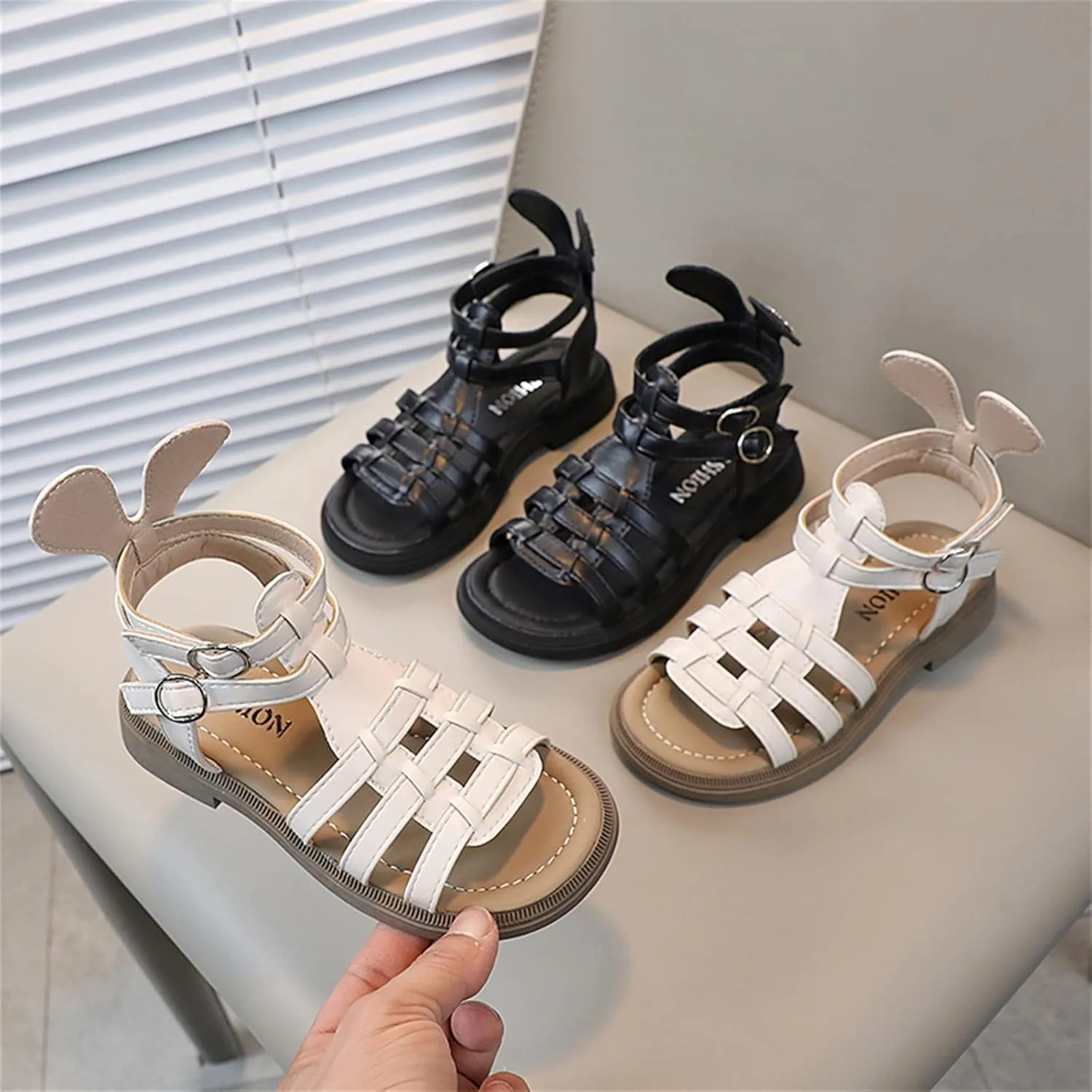 Girls Strapped Sandals Open Toe Fashion Lightweight Beach Shoes 2025 Outdoor Little Girls Soft Sole Flat Sandals