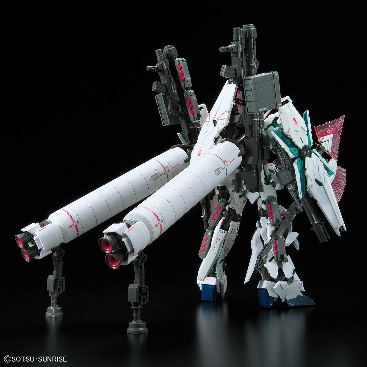 Gundam 1/144 RG #30 Unicorn RX-0 Full Armor Unicorn Gundam Model Kit